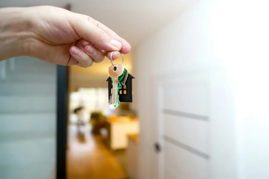 Novo RJUE 2026: o que muda no licenciamento urbanístico e como afeta quem compra casa